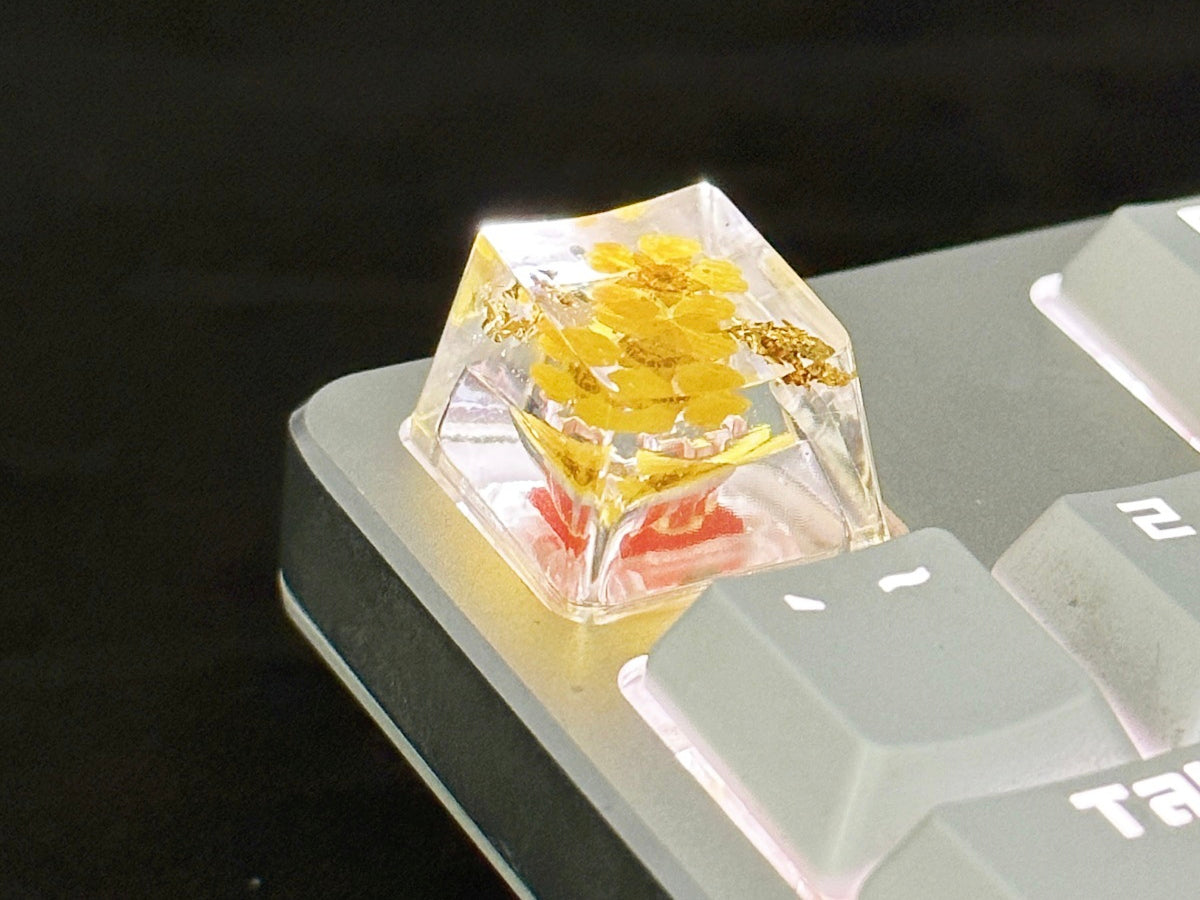 Handmade Epoxy Resin Translucent Pressed Flower Keycap for Mechanical Keyboard