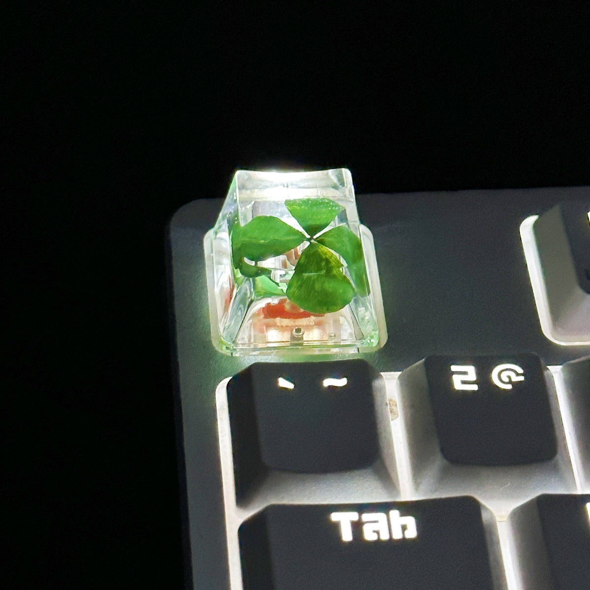 Epoxy Resin High-Translucency Clover Keycap for Mechanical Keyboard