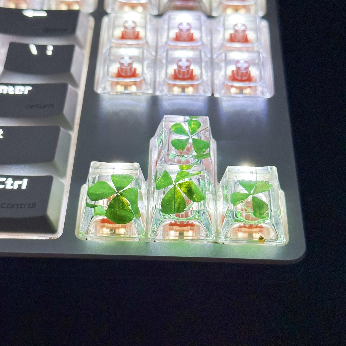 Epoxy Resin High-Translucency Clover Keycap for Mechanical Keyboard